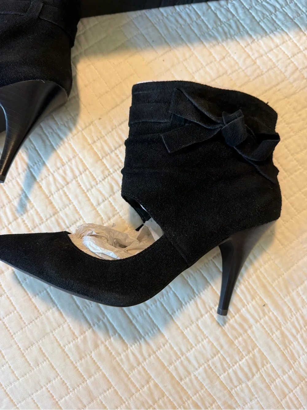 Steve Madden Black Suede Pointed-Toe Ankle Pumps with Bow Cuff